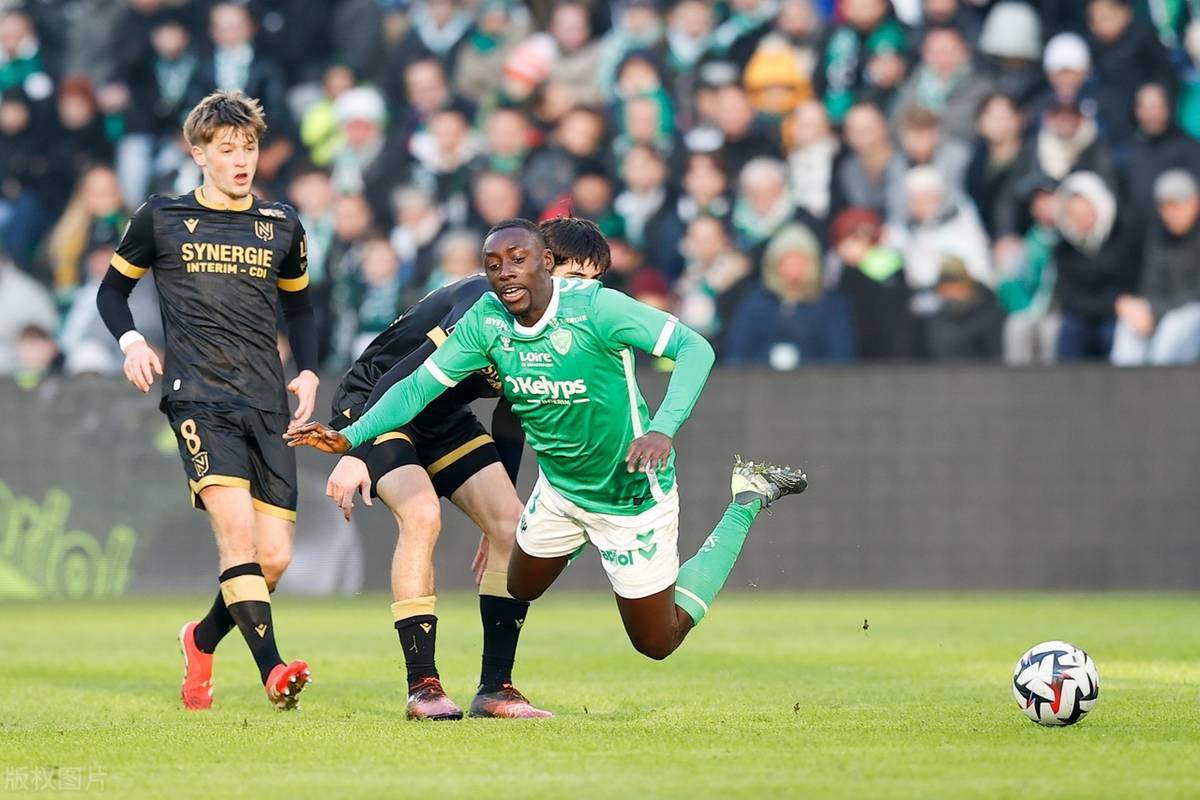 爱游戏在线登录入口-包含法甲球迷文化逐步多元化，互动更频繁的词条