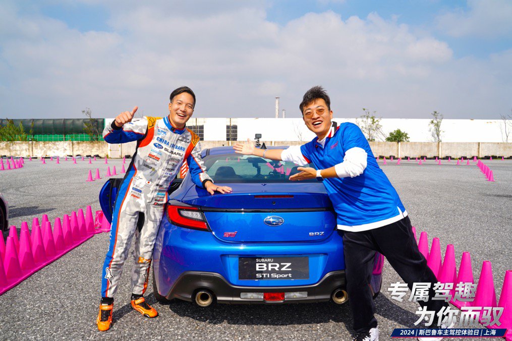 包含亲临现场：车迷的热情与激情展现的词条